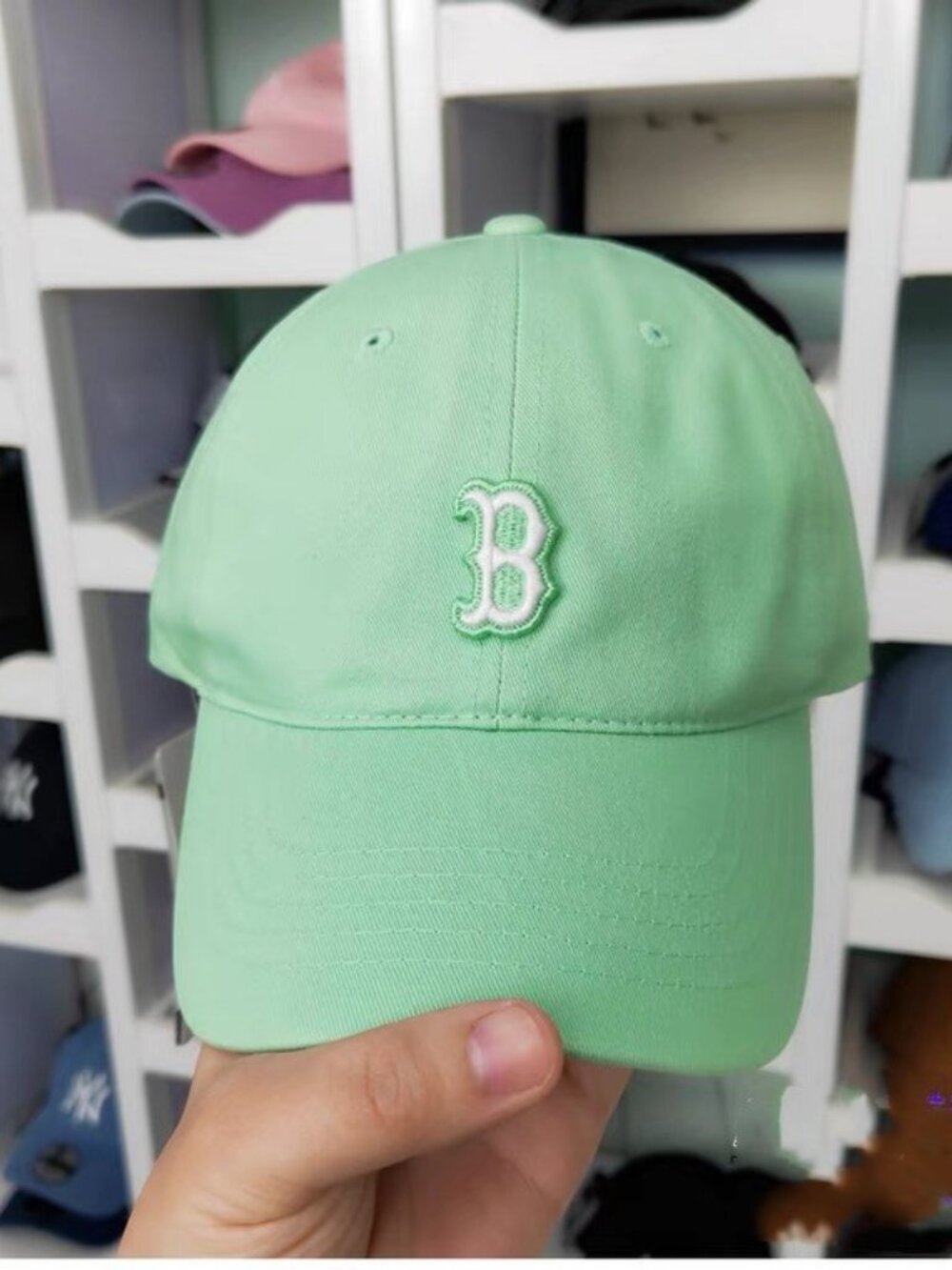 NWT MLB Baseball Cap, in beautiful light green